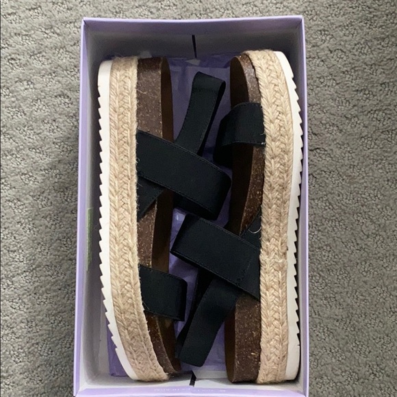 Madden Girl platform sandals - Picture 2 of 2